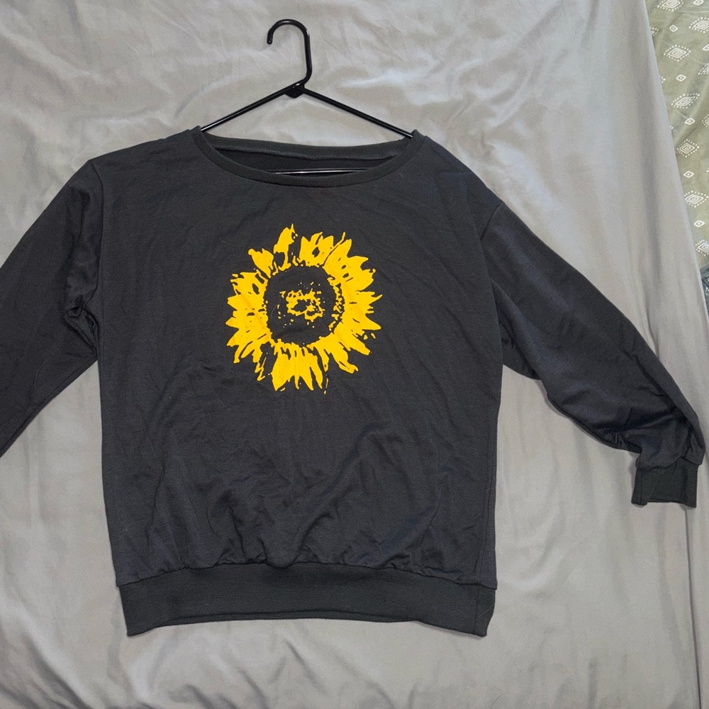 Amazon Size:L   Long Sleeve sweatshirt